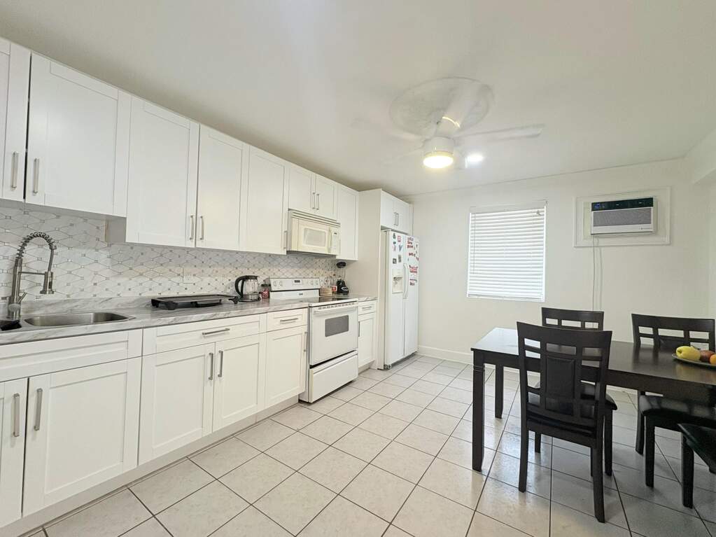 4 Bedroom Single Family Home/House's Image 9
