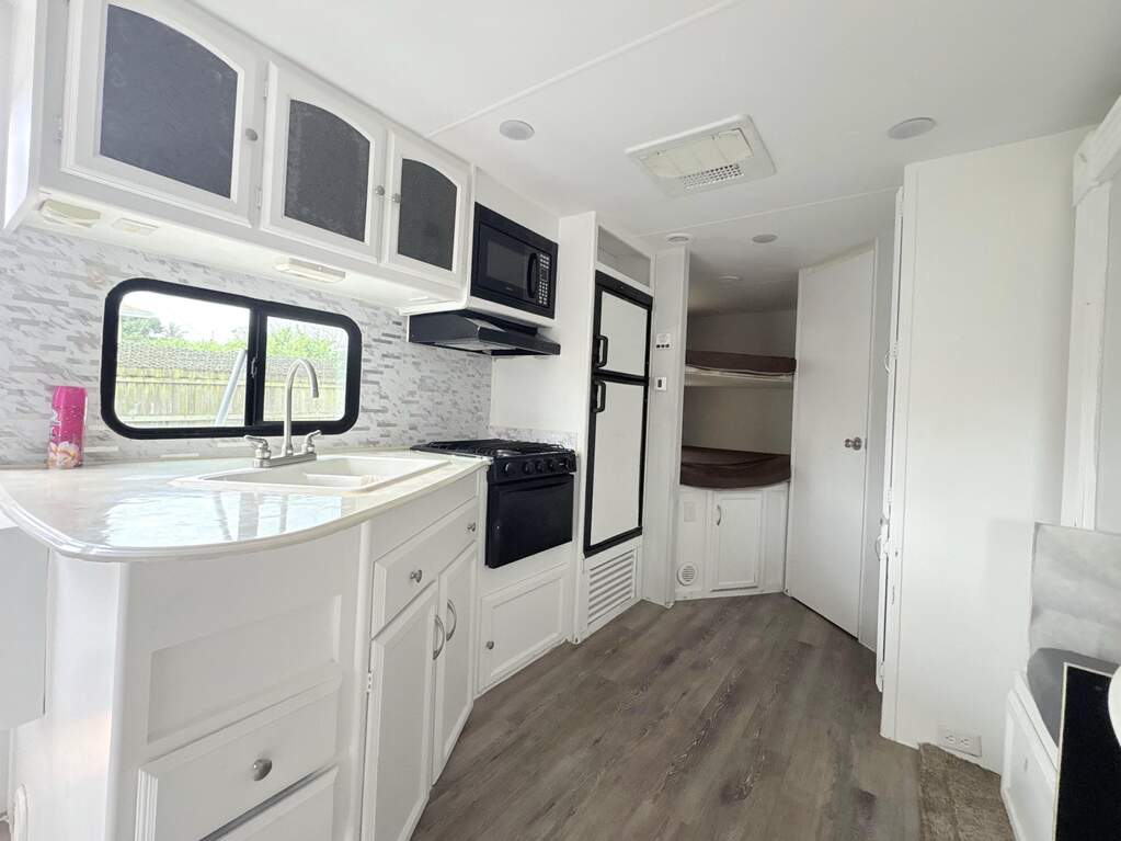 4 Bedroom Single Family Home/House's Image 17