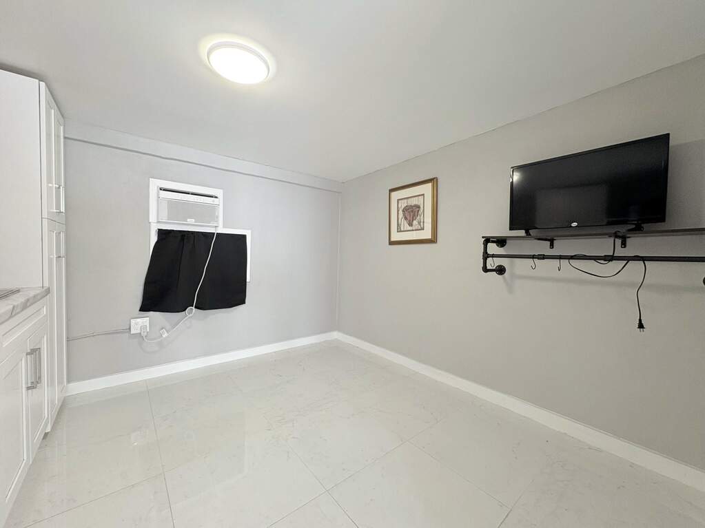 4 Bedroom Single Family Home/House's Image 28