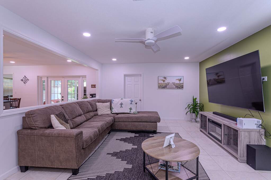 4 Bedroom Single Family Home/House's Image 8