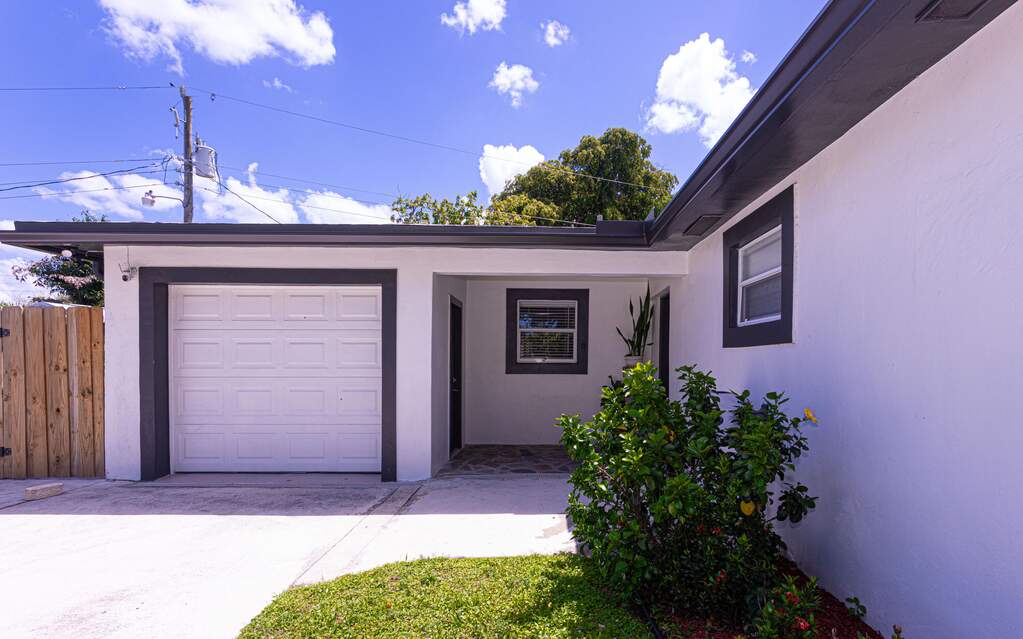 4 Bedroom Single Family Home/House's Image 3