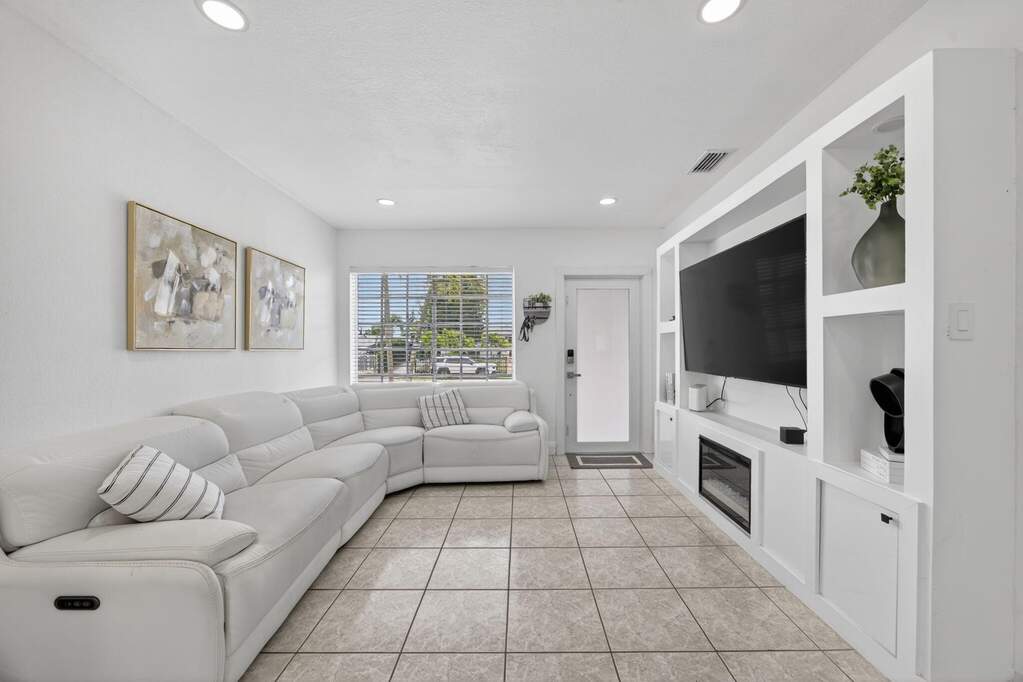 4 Bedroom Single Family Home/House's Image 9