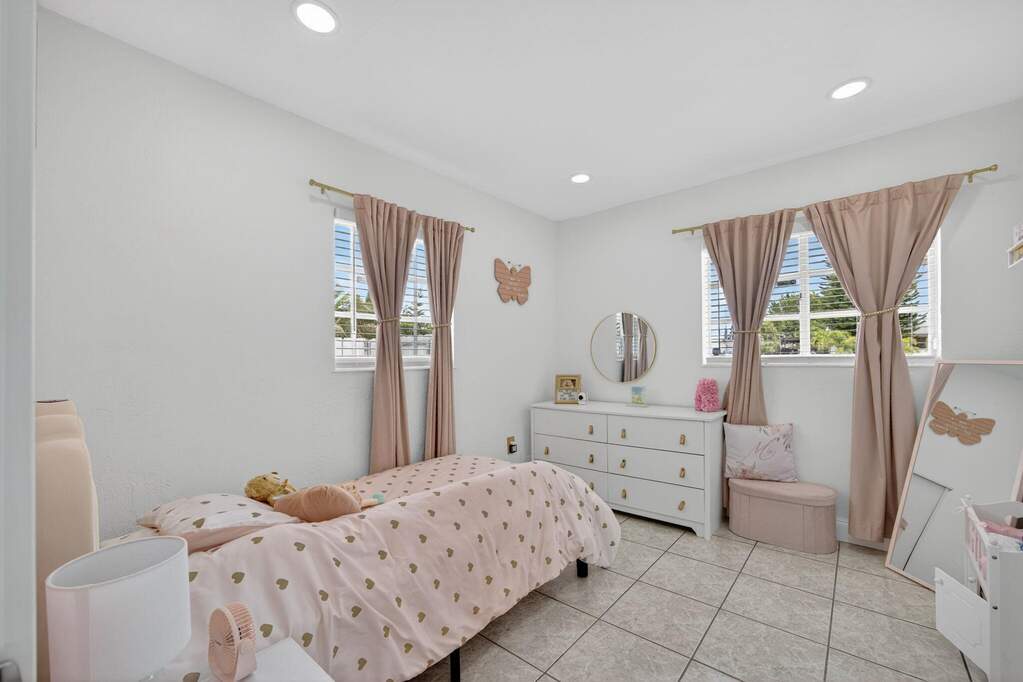 4 Bedroom Single Family Home/House's Image 15