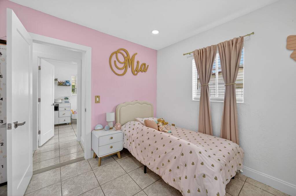 4 Bedroom Single Family Home/House's Image 16