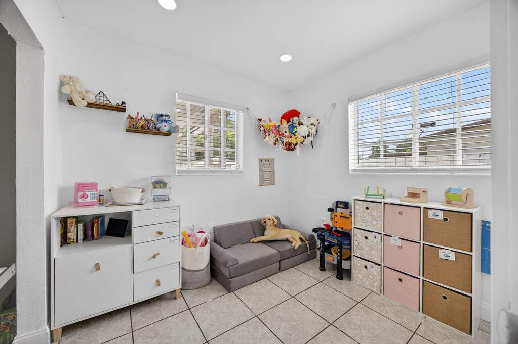 4 Bedroom Single Family Home/House's Image 18