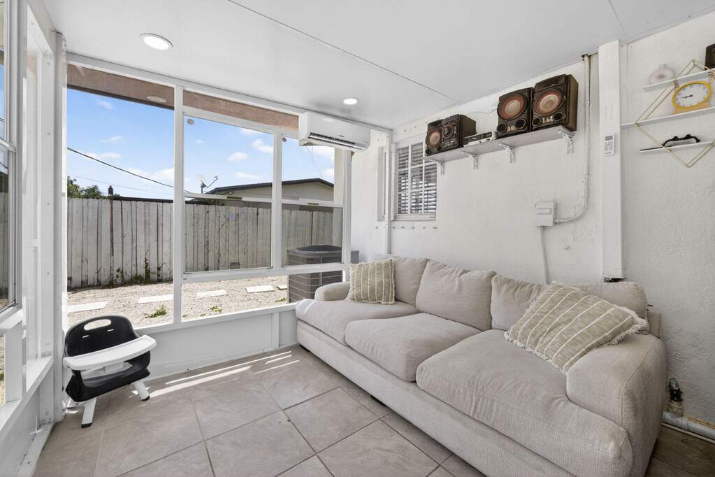 4 Bedroom Single Family Home/House's Image 38