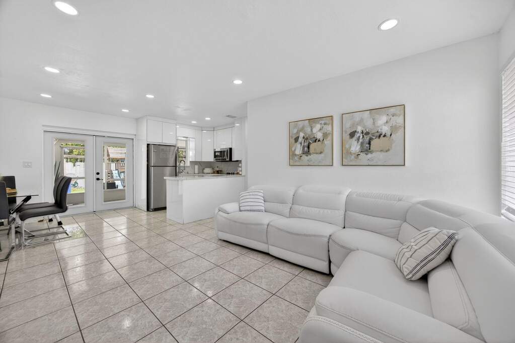 4 Bedroom Single Family Home/House's Image 3