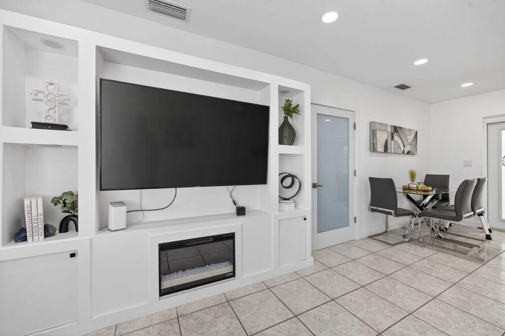 4 Bedroom Single Family Home/House's Image 5