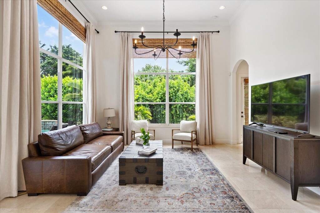 5 Bedroom Single Family Home/House's Image 11