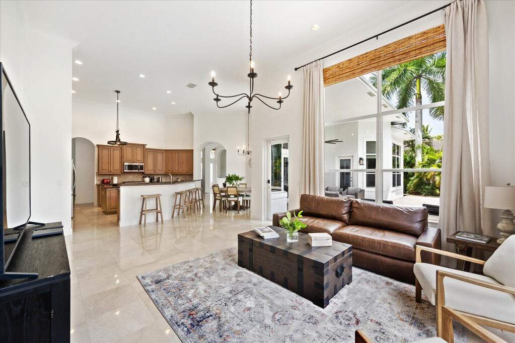 5 Bedroom Single Family Home/House's Image 13