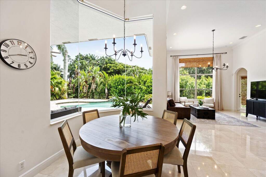 5 Bedroom Single Family Home/House's Image 15
