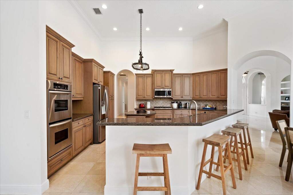5 Bedroom Single Family Home/House's Image 16