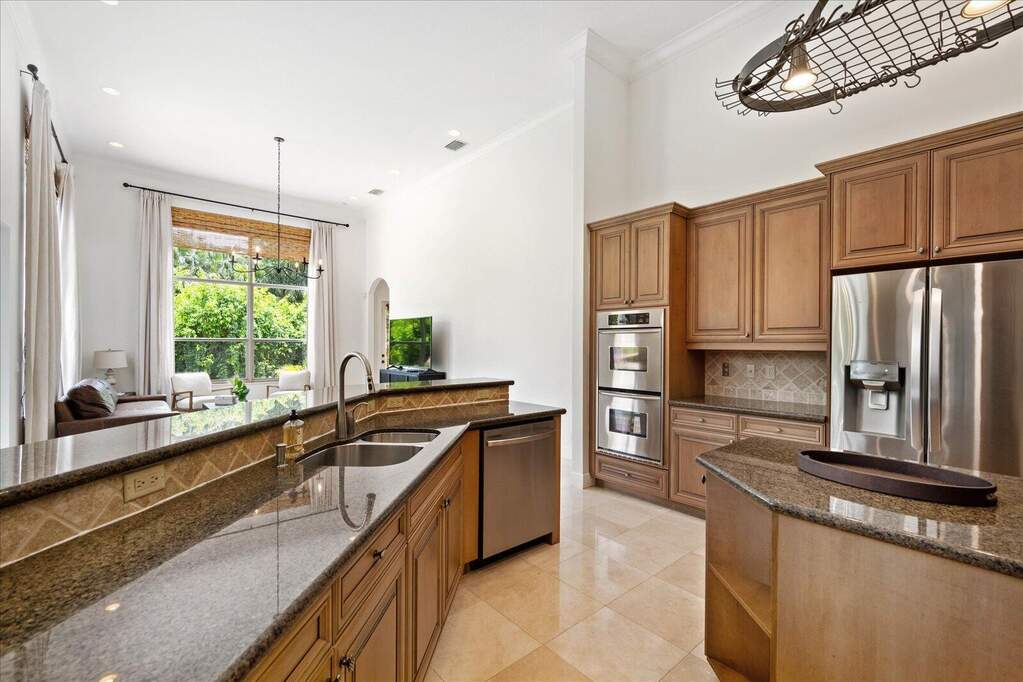 5 Bedroom Single Family Home/House's Image 17