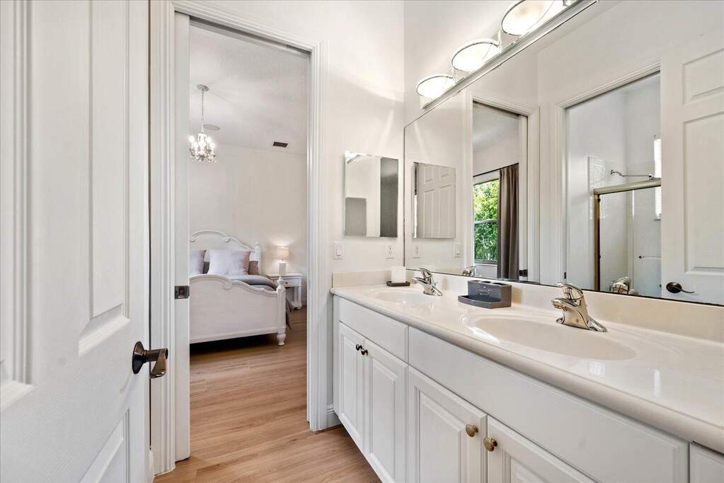 5 Bedroom Single Family Home/House's Image 27