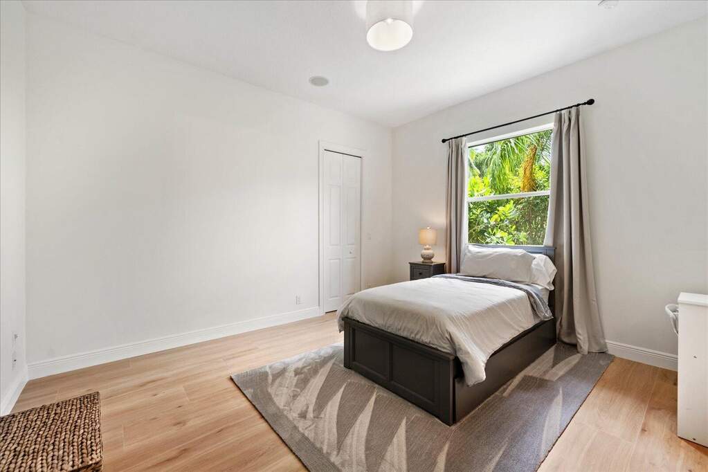 5 Bedroom Single Family Home/House's Image 28