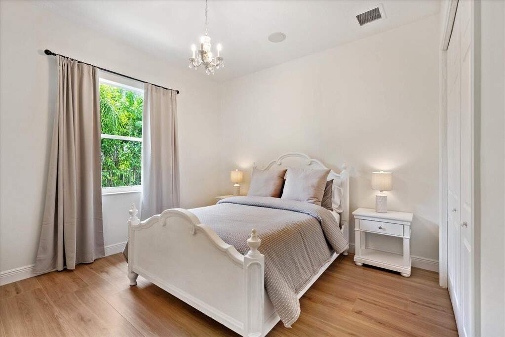 5 Bedroom Single Family Home/House's Image 32