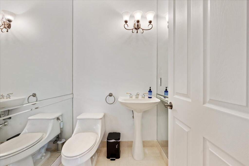 5 Bedroom Single Family Home/House's Image 33