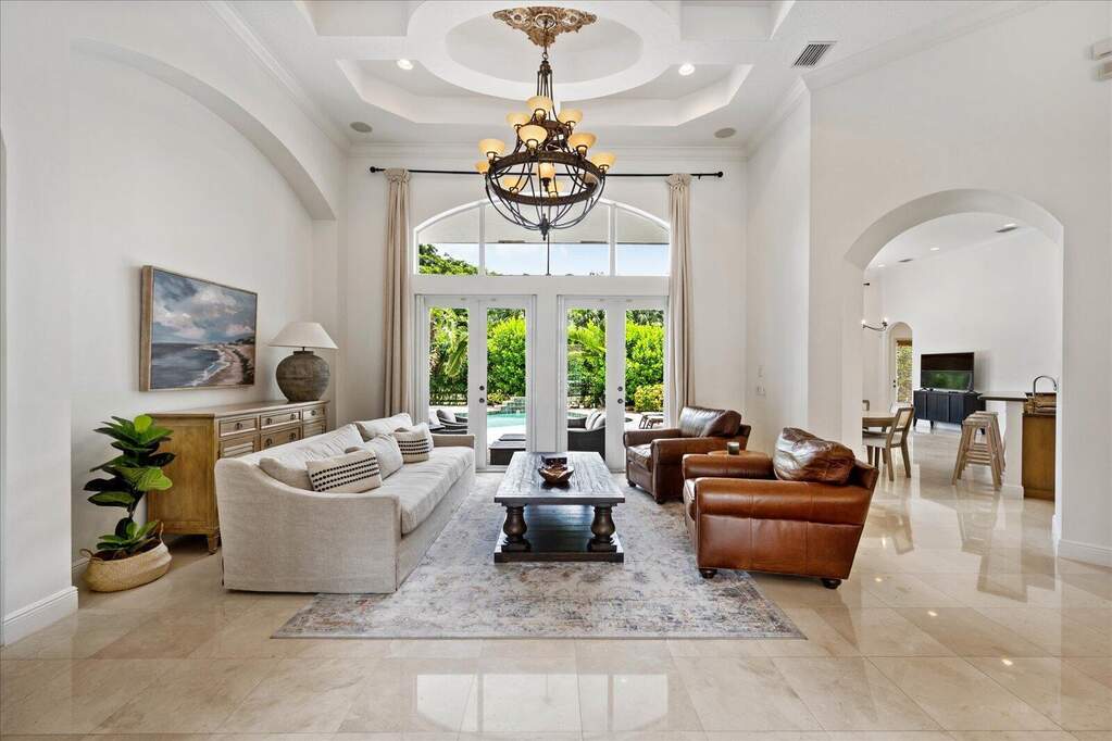 5 Bedroom Single Family Home/House's Image 3