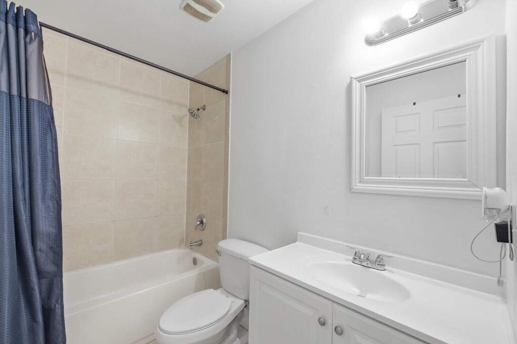 4 Bedroom Multi Unit's Image 11