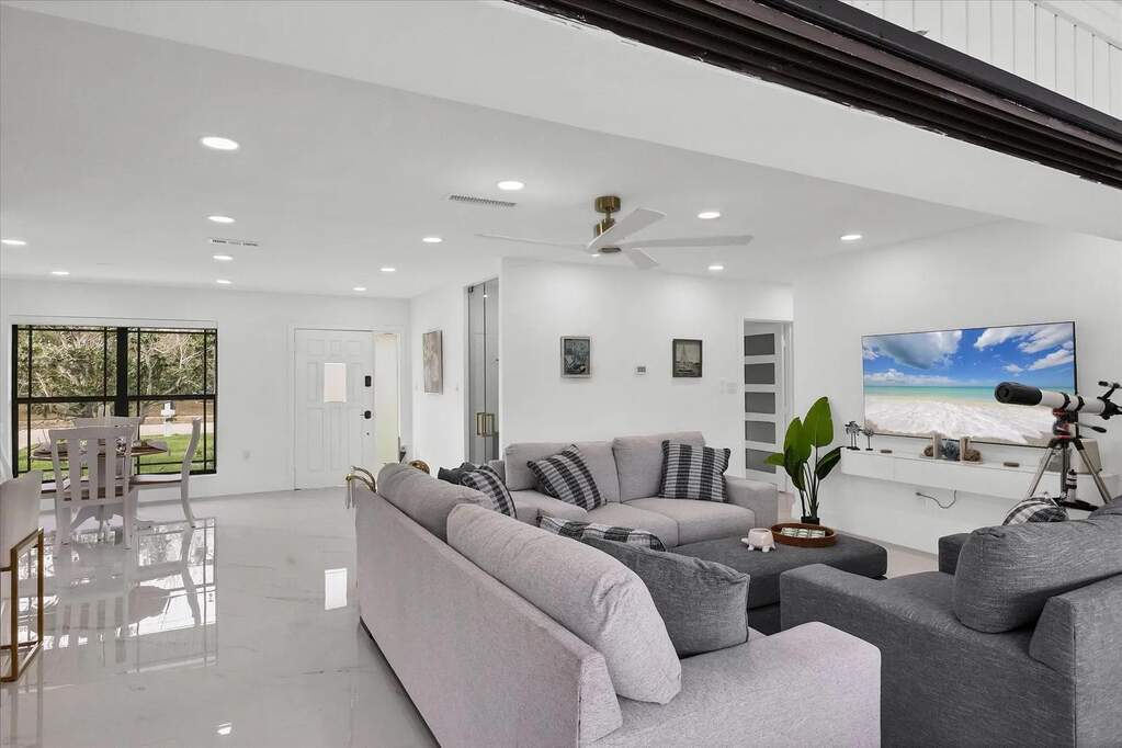 4 Bedroom Single Family Home/House's Image 7