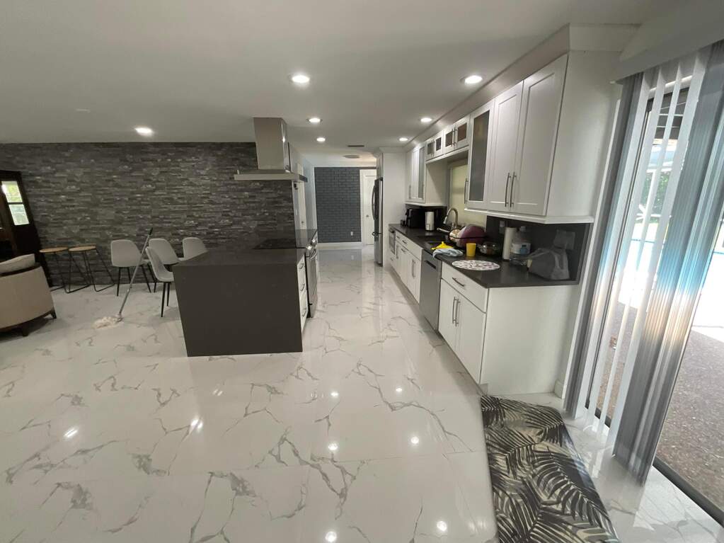 5 Bedroom Single Family Home/House's Image 6