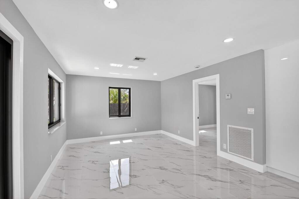4 Bedroom Single Family Home/House's Image 9