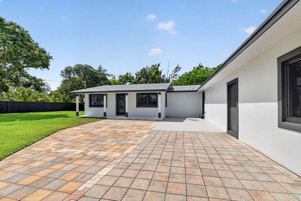 4 Bedroom Single Family Home/House's Image 3