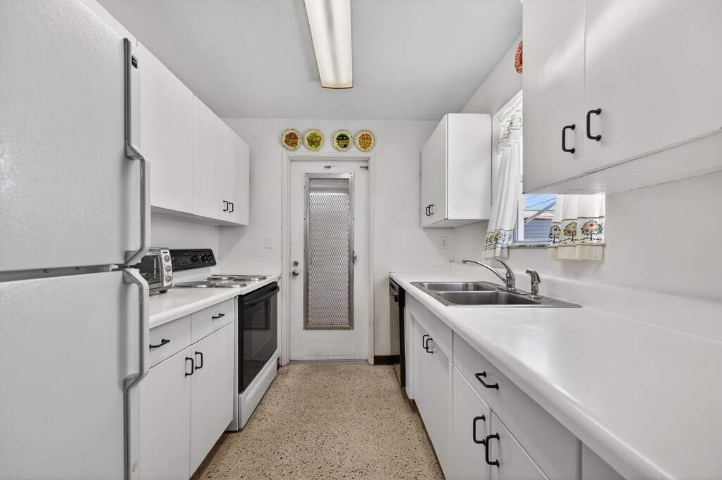 3 Bedroom Single Family Home/House's Image 14
