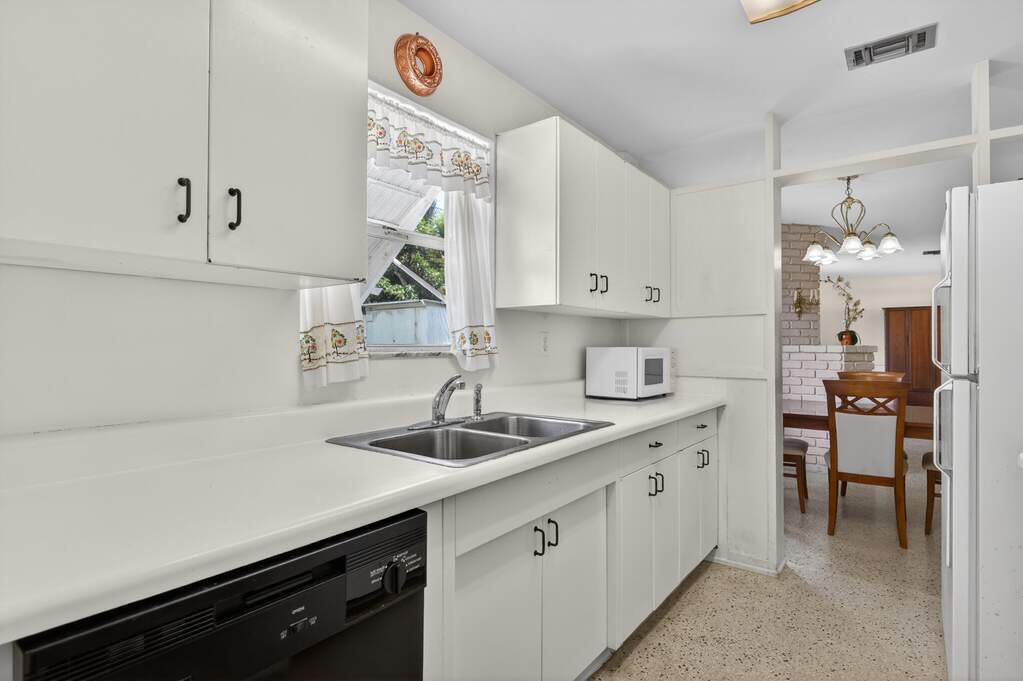 3 Bedroom Single Family Home/House's Image 15