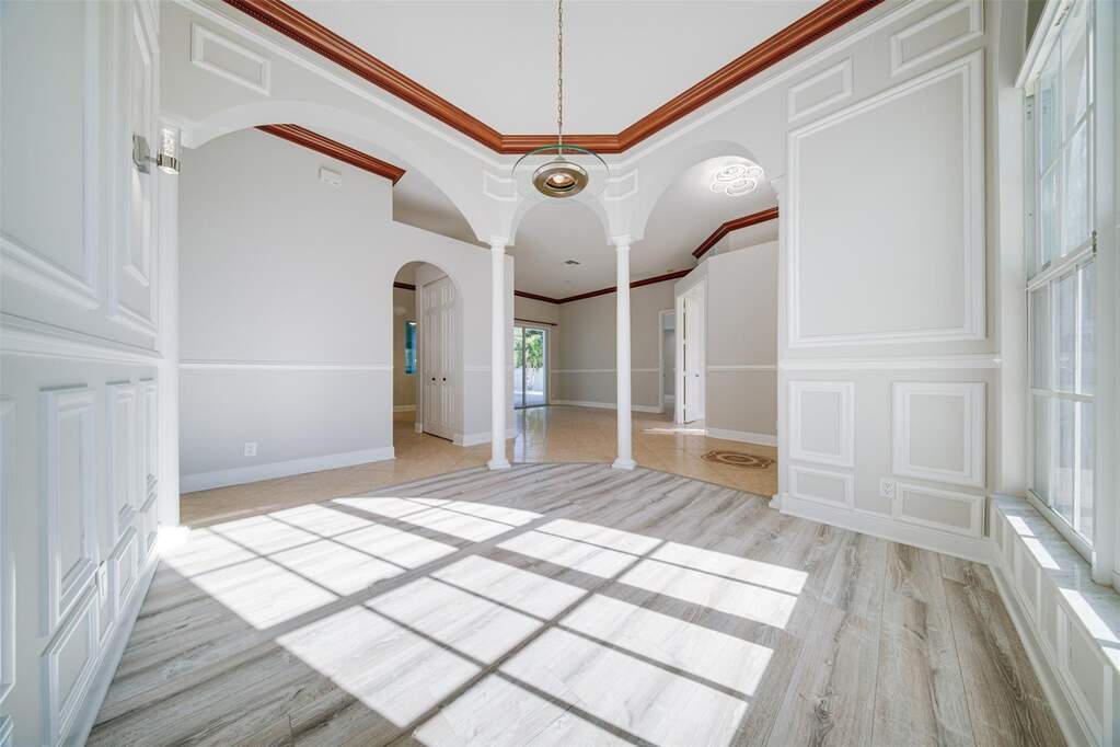 4 Bedroom Single Family Home/House's Image 7