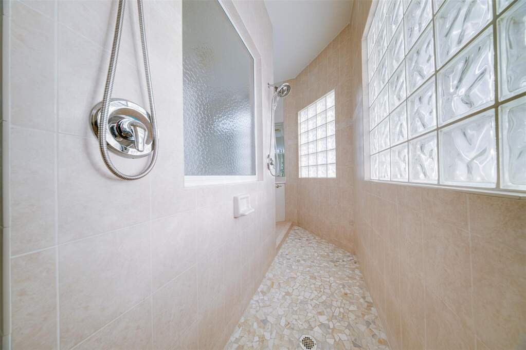 4 Bedroom Single Family Home/House's Image 23