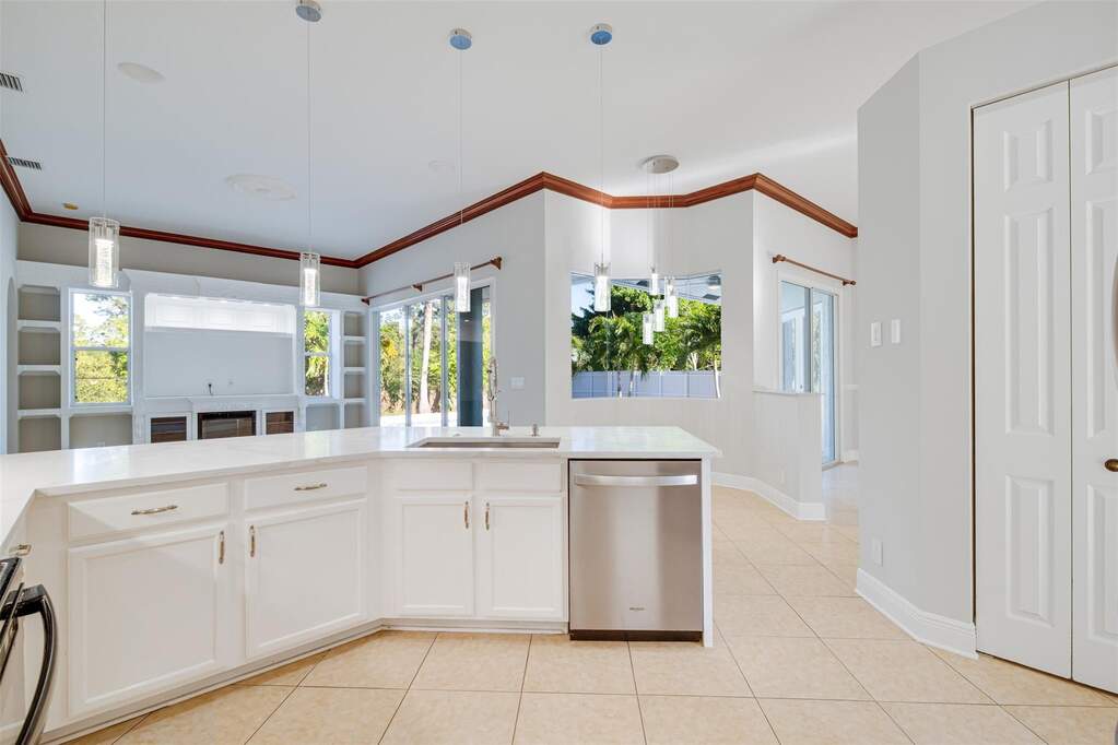 4 Bedroom Single Family Home/House's Image 32