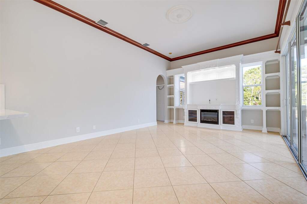 4 Bedroom Single Family Home/House's Image 33