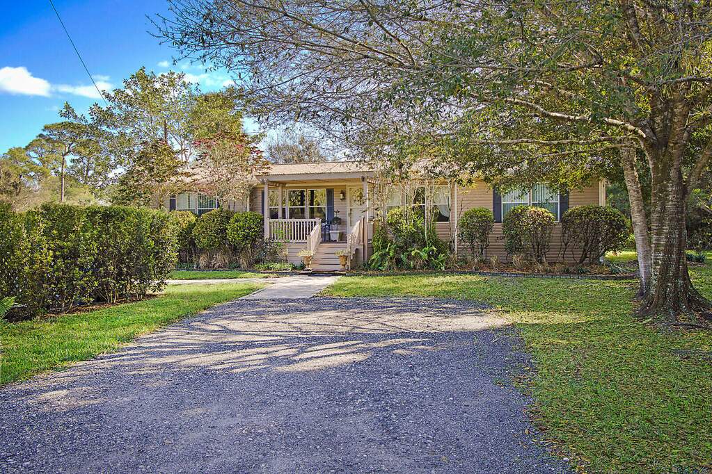 3/2 well maintained modular home