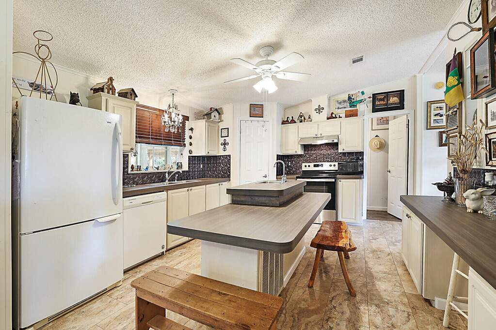 3 Bedroom Single Family Home/House's Image 4