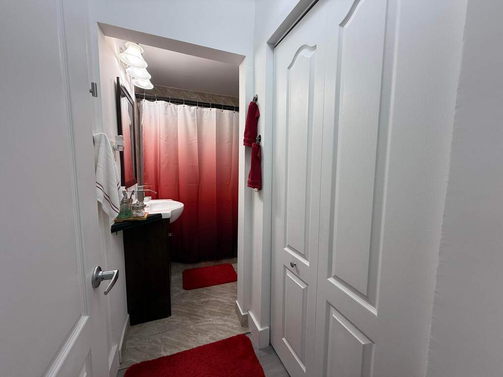 3 Bedroom Single Family Home/House's Image 10