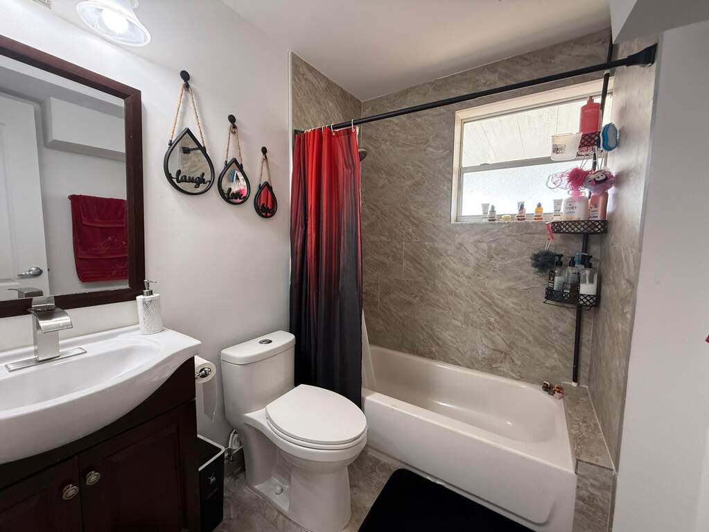 3 Bedroom Single Family Home/House's Image 17