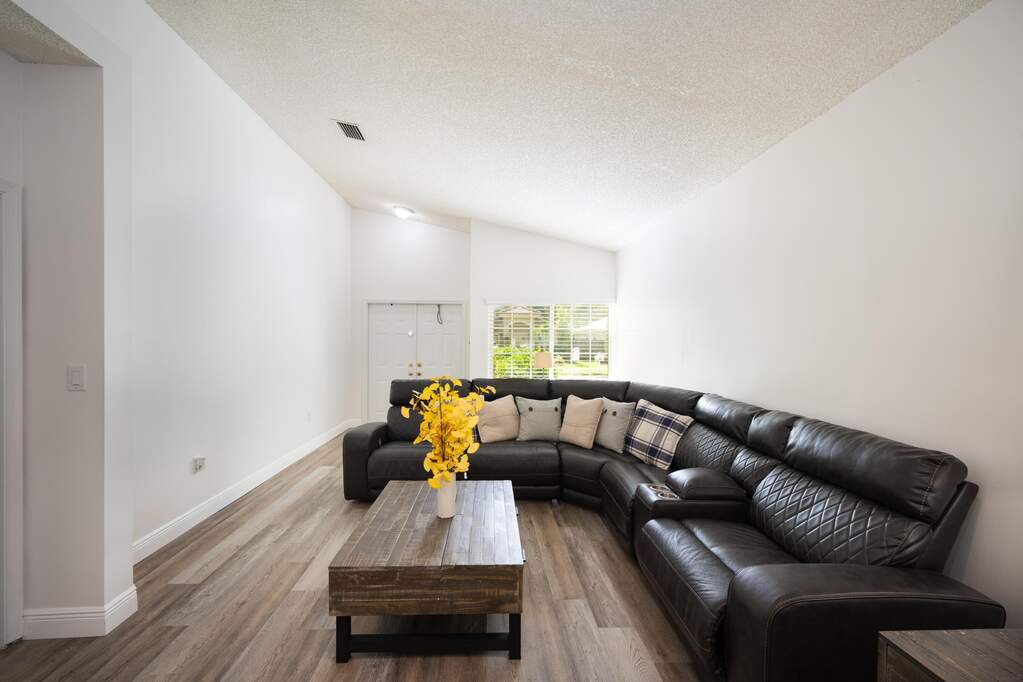4 Bedroom Single Family Home/House's Image 3