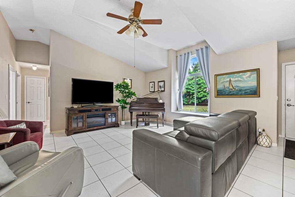 3 Bedroom Single Family Home/House's Image 8
