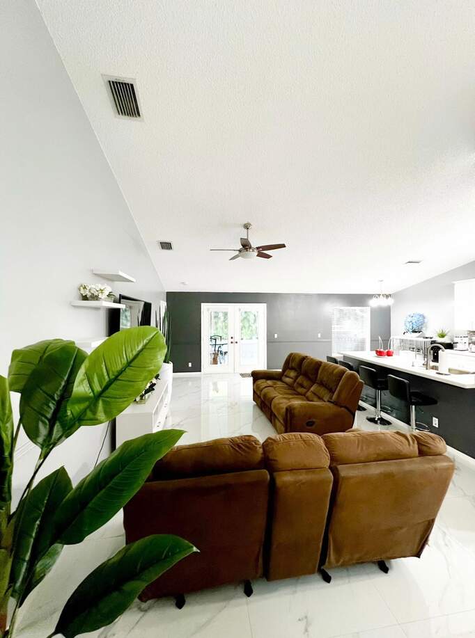 4 Bedroom Single Family Home/House's Image 4