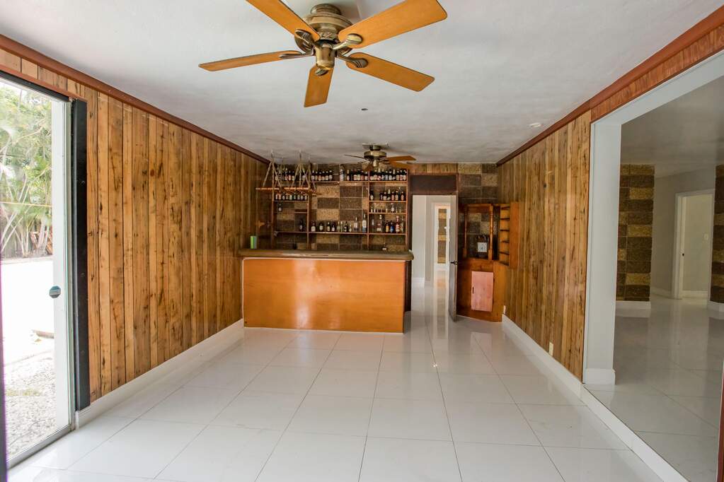 6 Bedroom Single Family Home/House's Image 27