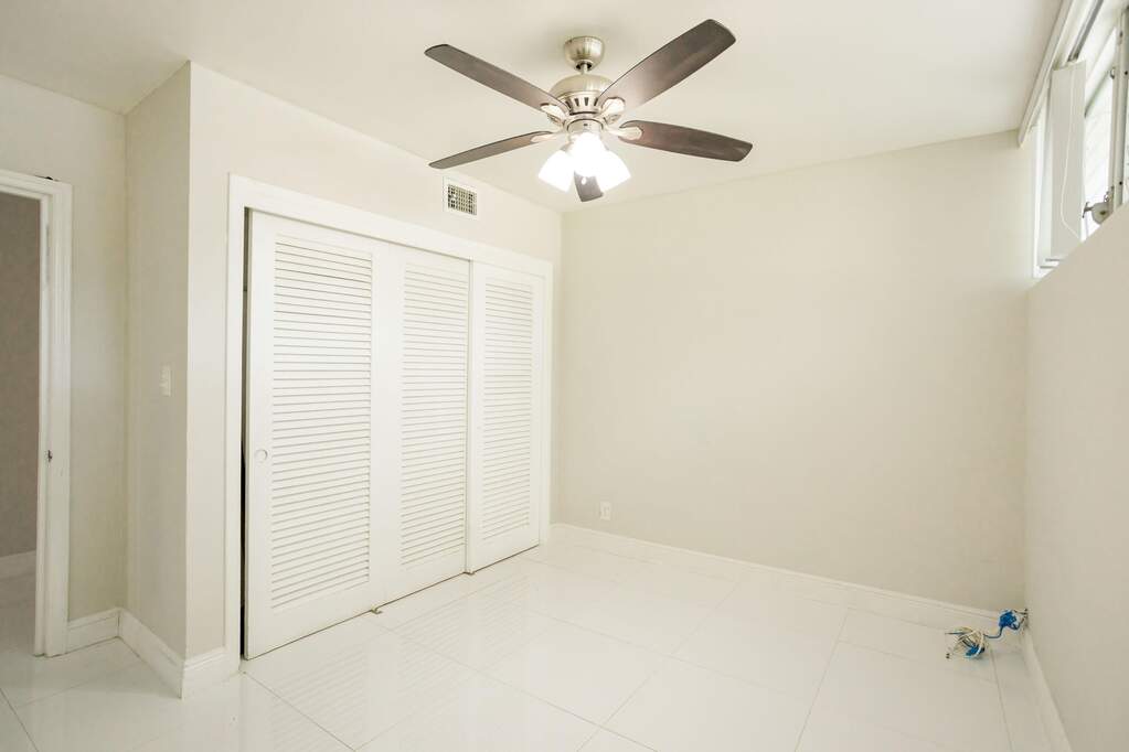 6 Bedroom Single Family Home/House's Image 6