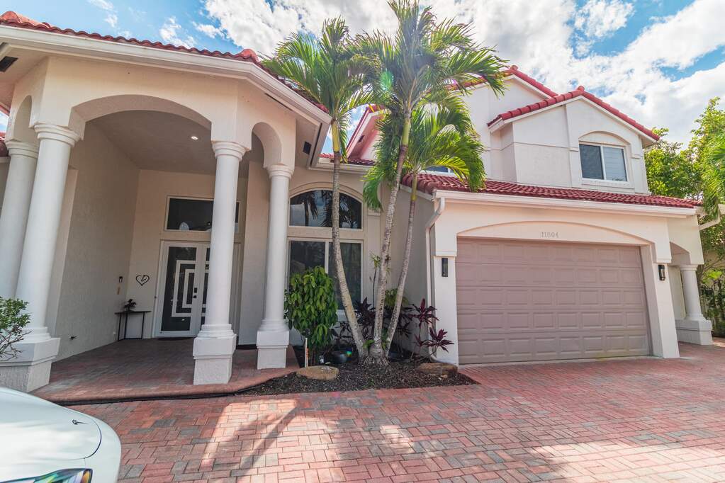 5 Bedroom Single Family Home/House's Image 12