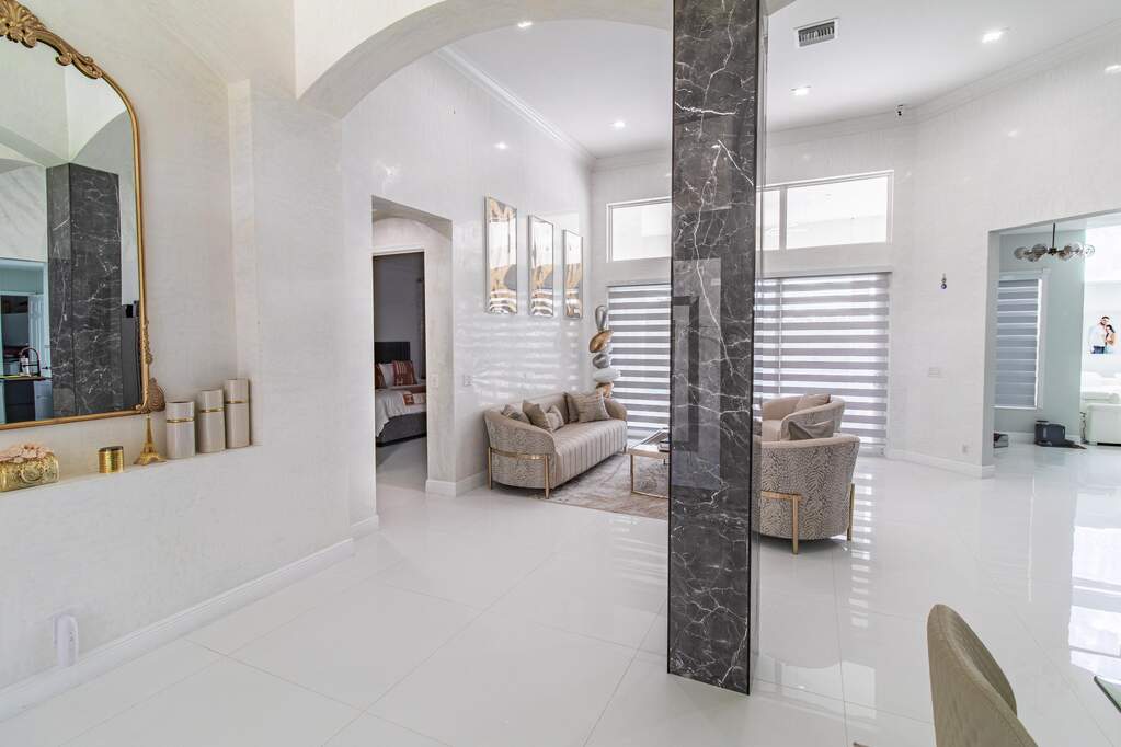 5 Bedroom Single Family Home/House's Image 19