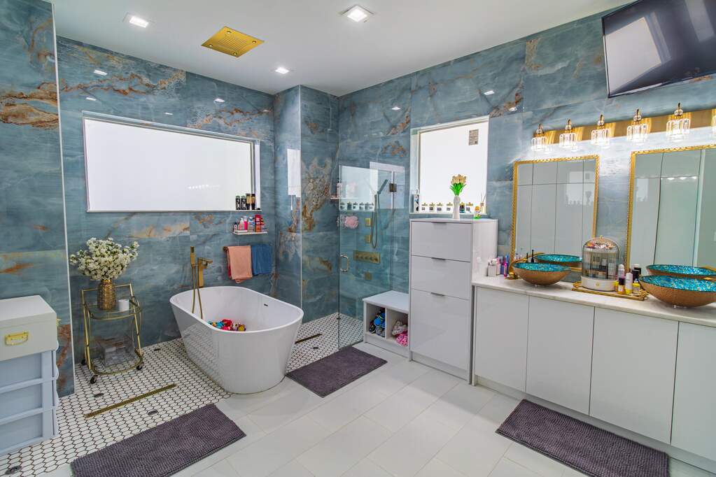 5 Bedroom Single Family Home/House's Image 31