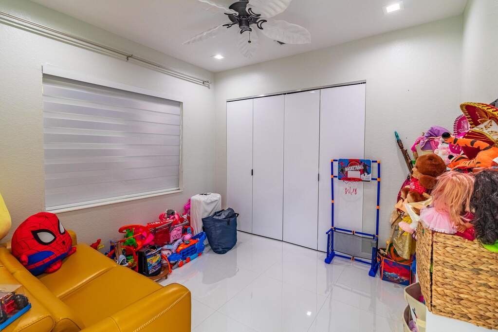 5 Bedroom Single Family Home/House's Image 44