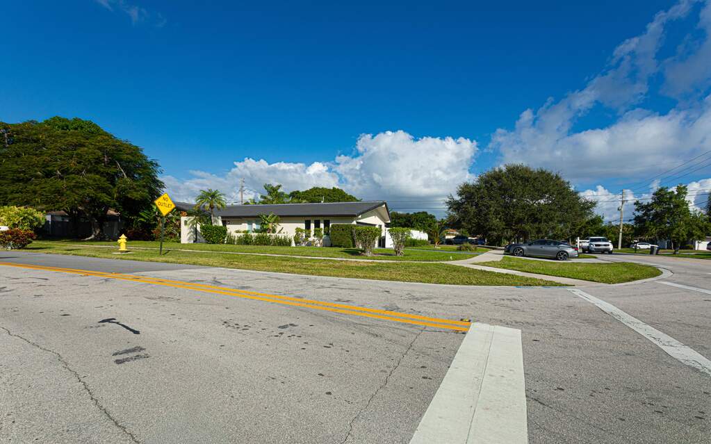 3 Bedroom Single Family Home/House's Image 2