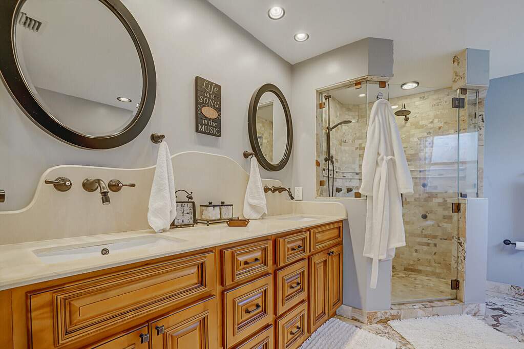 4 Bedroom Single Family Home/House's Image 32