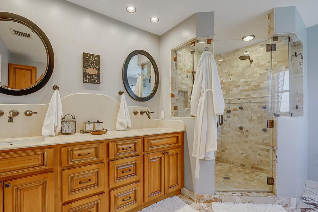 4 Bedroom Single Family Home/House's Image 35