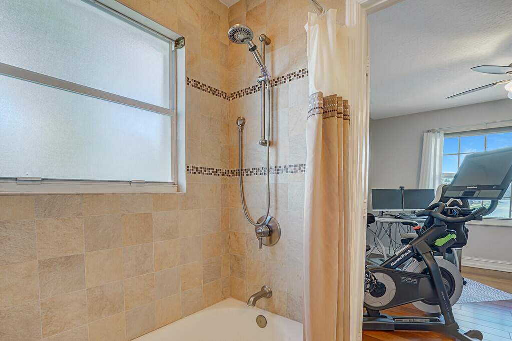 4 Bedroom Single Family Home/House's Image 38